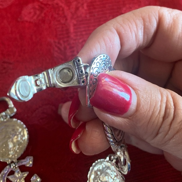 Silvertone Western Horse Bracelet - Picture 7 of 8